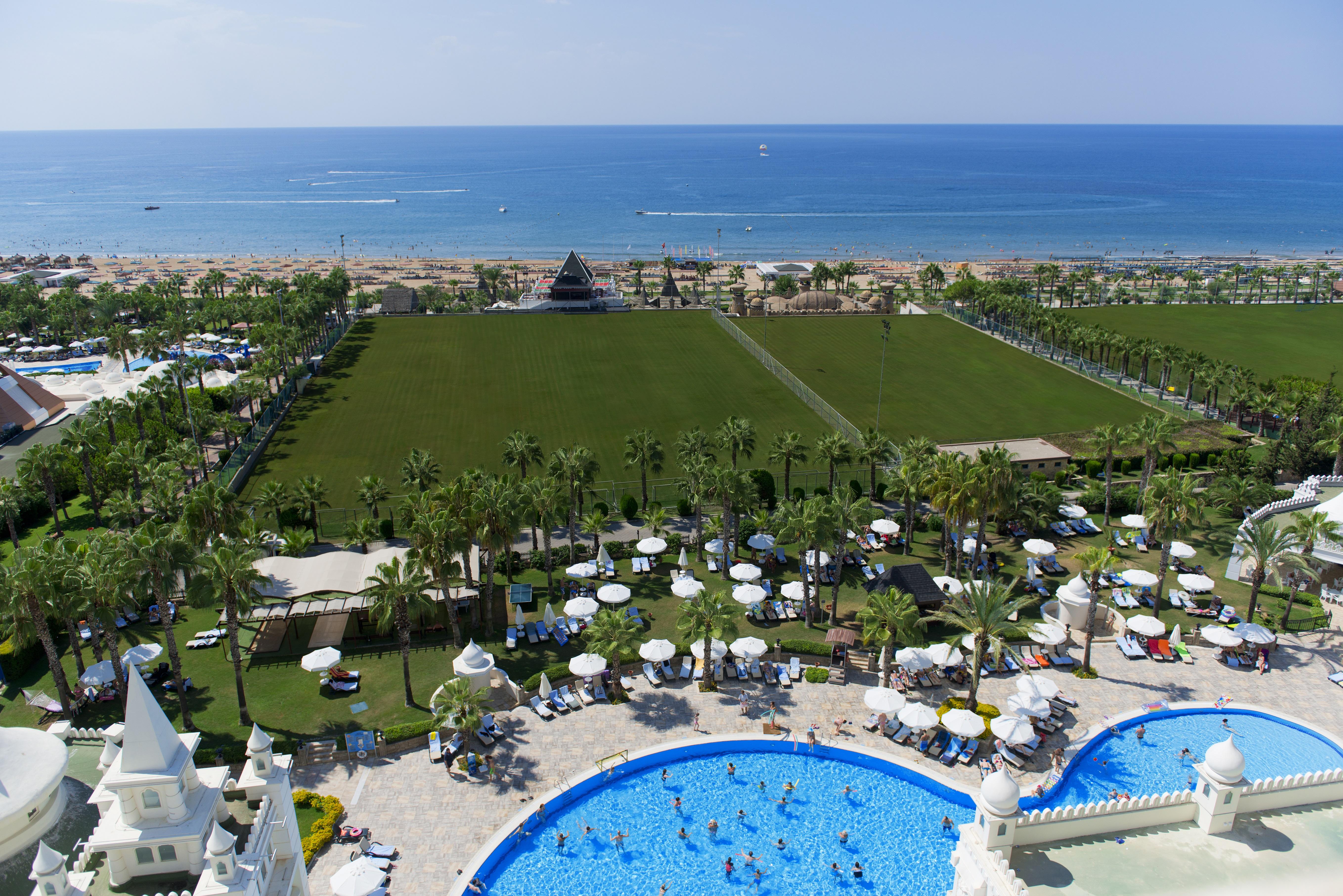 Sentido Kamelya Fulya Hotel&Aqua - Ultra All Inclusive Colakli Exterior foto The resort's football pitch