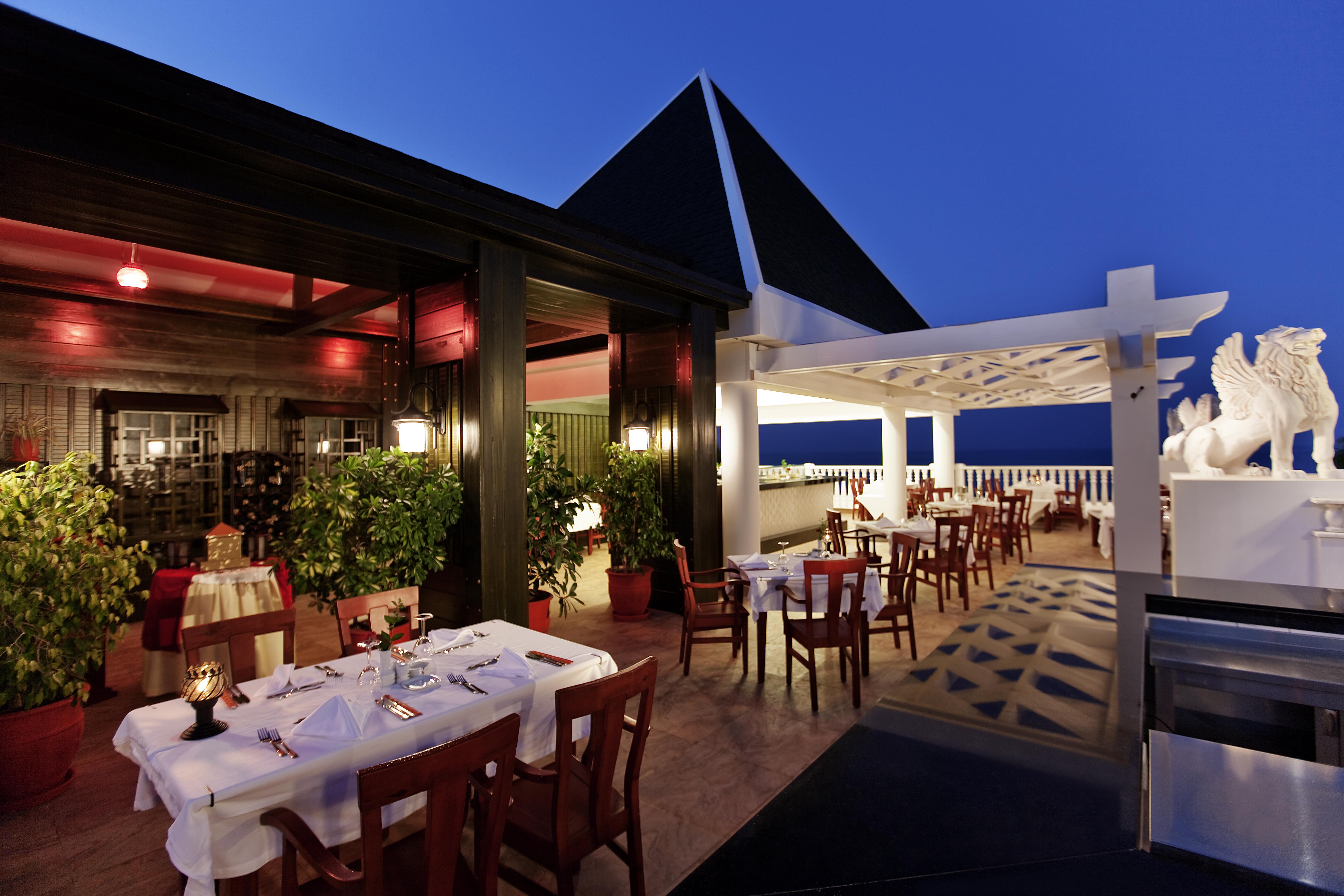 Sentido Kamelya Fulya Hotel&Aqua - Ultra All Inclusive Colakli Exterior foto The restaurant at the top of the hotel