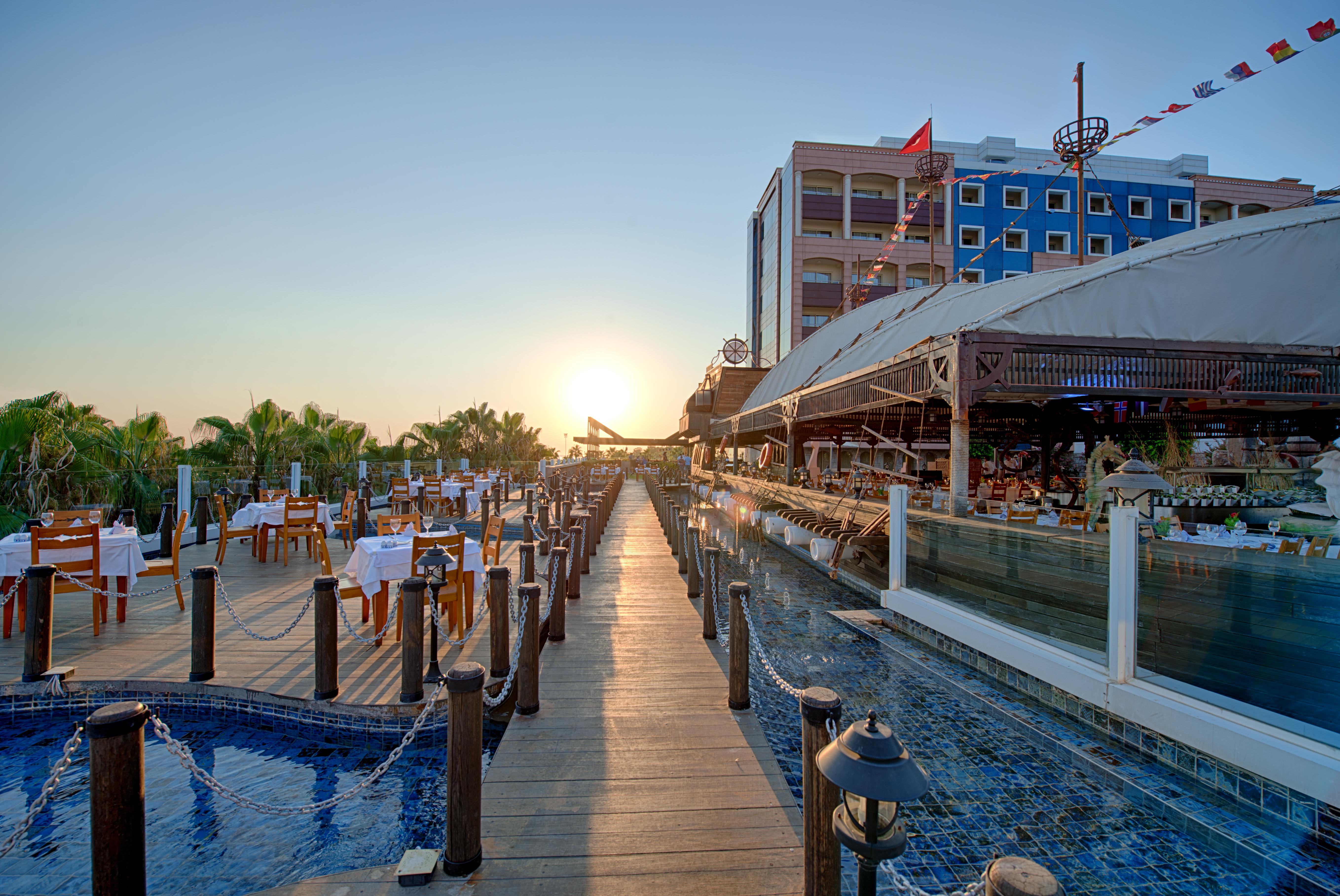 Sentido Kamelya Fulya Hotel&Aqua - Ultra All Inclusive Colakli Exterior foto Sunset at the Marina