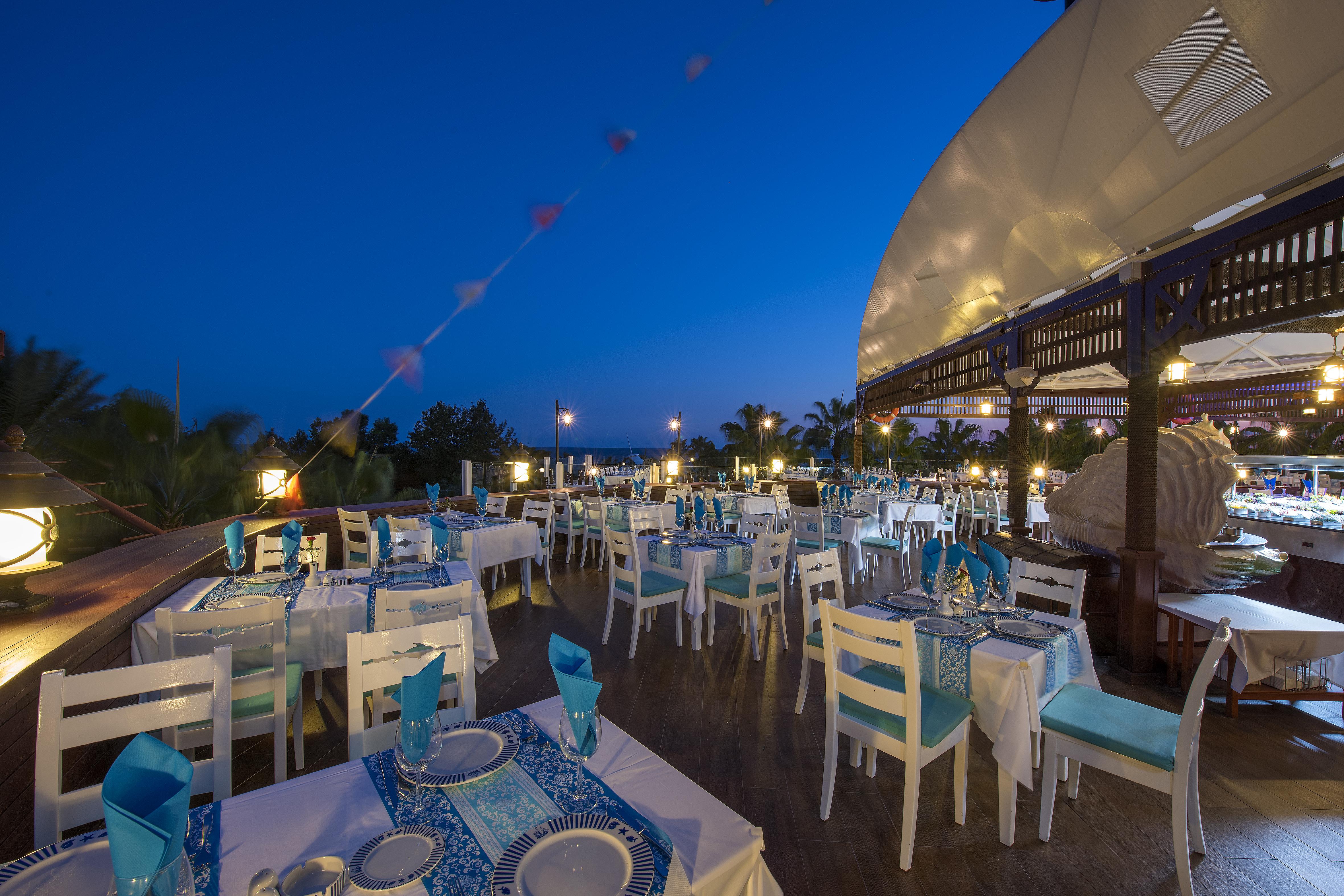 Sentido Kamelya Fulya Hotel&Aqua - Ultra All Inclusive Colakli Exterior foto The restaurant at the top of the pyramid