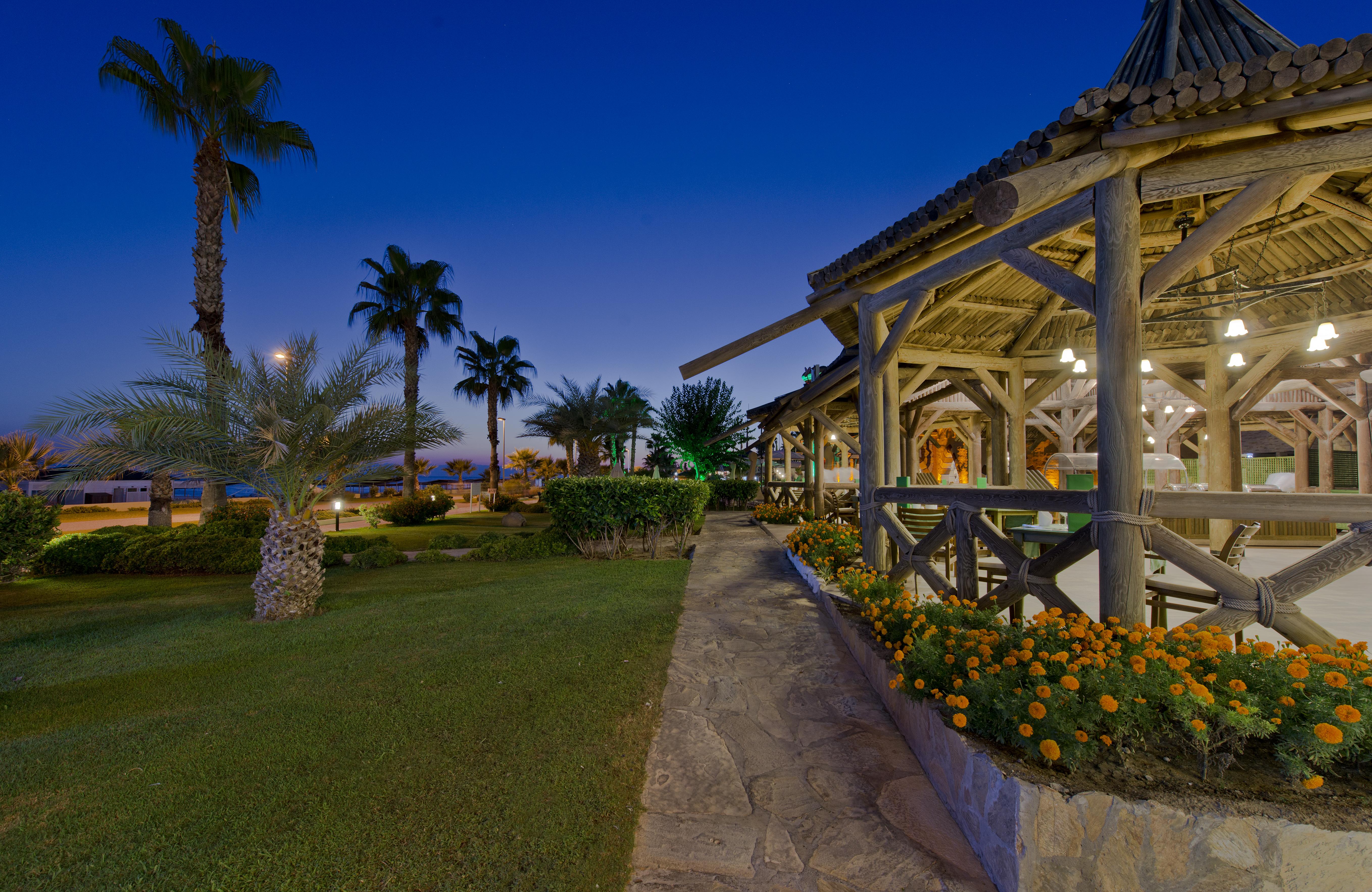 Sentido Kamelya Fulya Hotel&Aqua - Ultra All Inclusive Colakli Exterior foto The resort at night